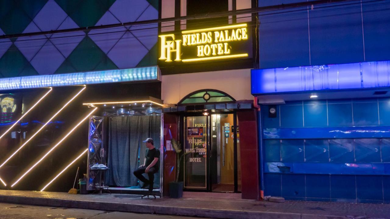 Fields Palace Hotel Angeles Buitenkant foto